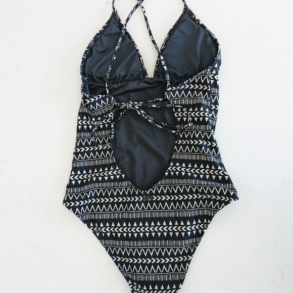 Volcom one piece bathing suit - Picture 4 of 6